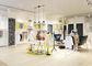 Colocación de madera de encargo de la tienda de ropa del diseño interior del escaparate de la exhibición de la ropa del gabinete proveedor